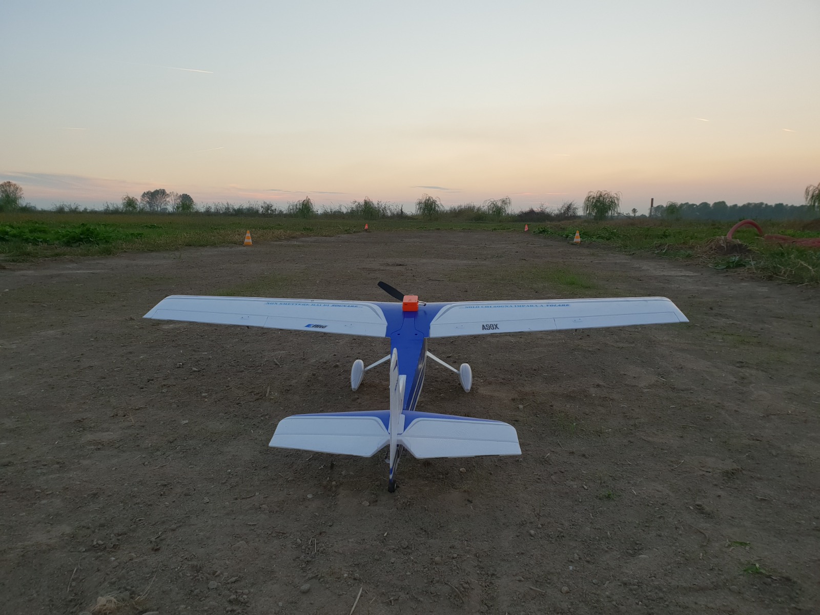 Aeromodello elettrico Park Flyer Freemodels pronto al decollo